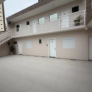 Ap Frente à Praça Bem Localizado Apartamento